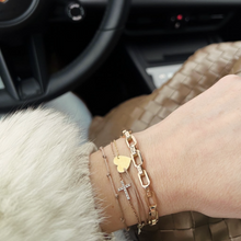 Učitaj sliku u preglednik galerije, Narukvica od srebra s cirkonom i križem