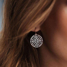 Load image into Gallery viewer, Lace Circle Earrings - EARRINGS - [variant.title]- Borboleta
