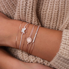 Load image into Gallery viewer, Memoire Small Butterfly Mother of Pearl Bracelet - Yellow Gold Plated