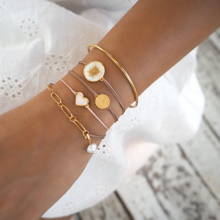 Memoire Small Heart Mother of Pearl Bracelet - Yellow Gold Plated